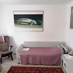 Cherry Tree Cottage, 펜션 *