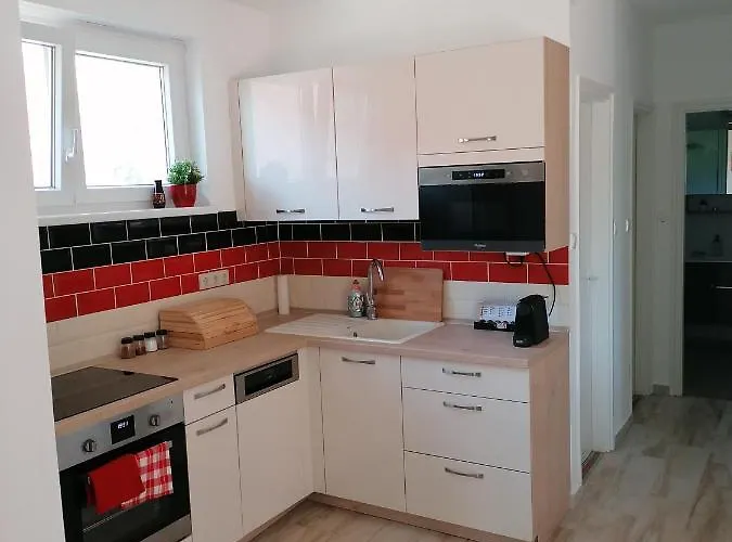 בית נופש Cherry Tree Cottage, *